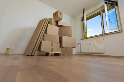 Residential moving service near Northfinchley streets and flats