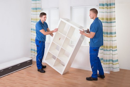 Removal truck suitable for flat and business relocations
